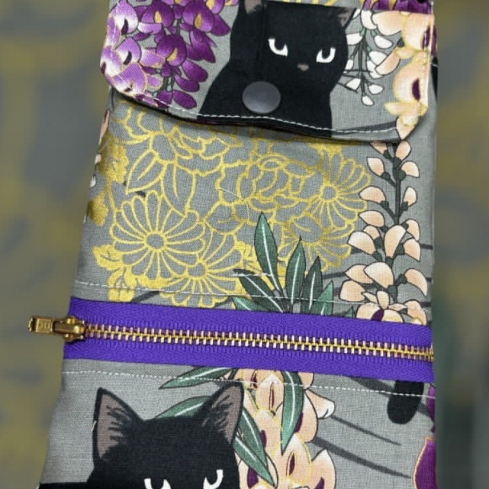 黑貓 Travel bag 可放電話 passport 紙幣 散銀