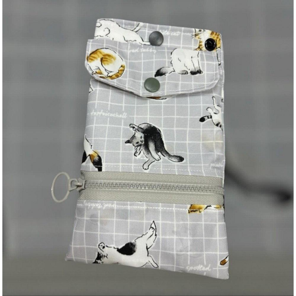 格仔貓 Travel bag 可放電話 passport 紙幣 散銀