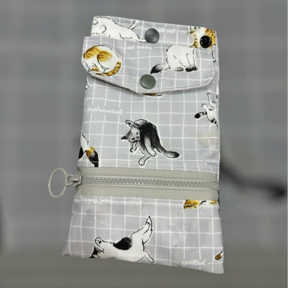 格仔貓 Travel bag 可放電話 passport 紙幣 散銀