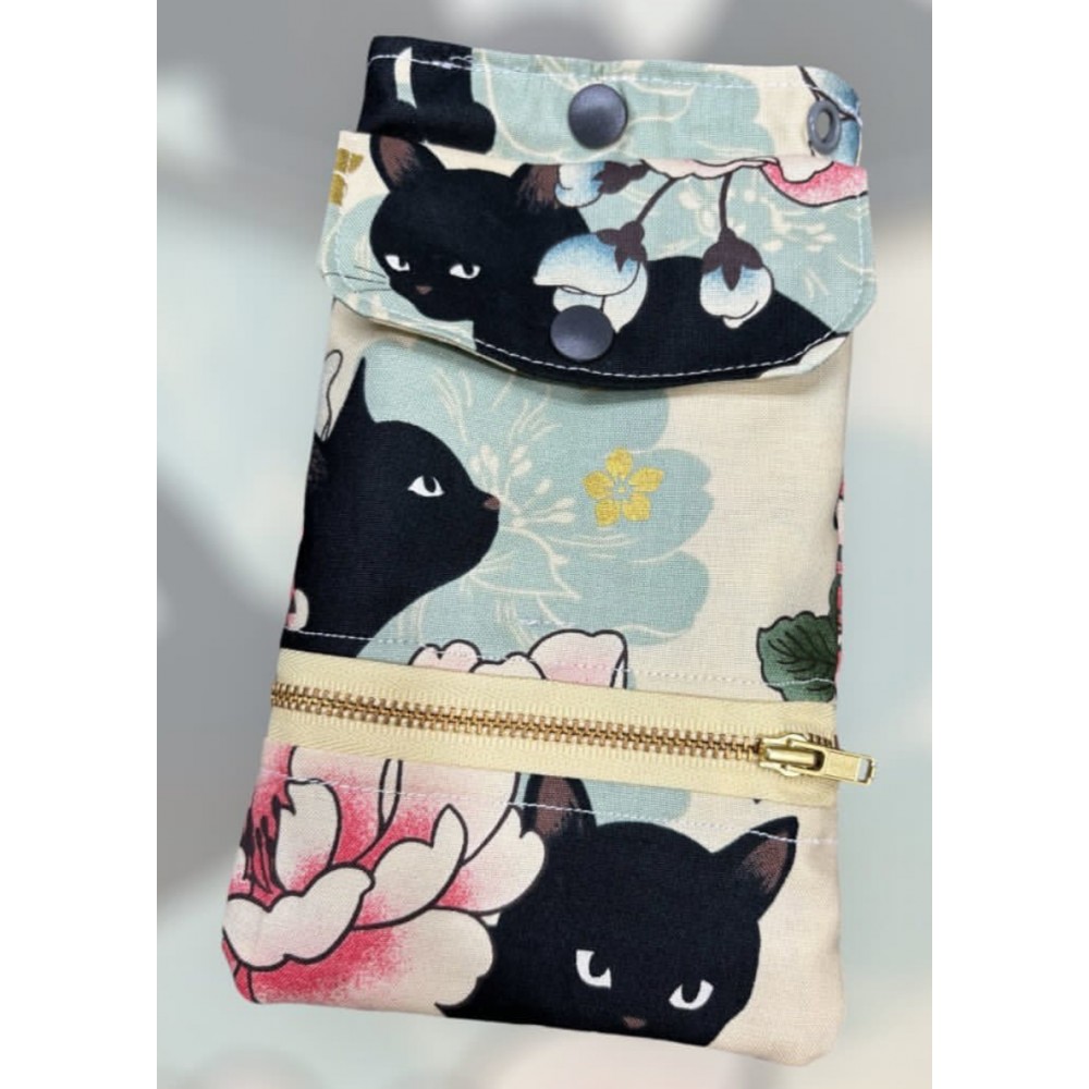 黑貓米色底Travel bag 可放電話 passport 紙幣 散銀