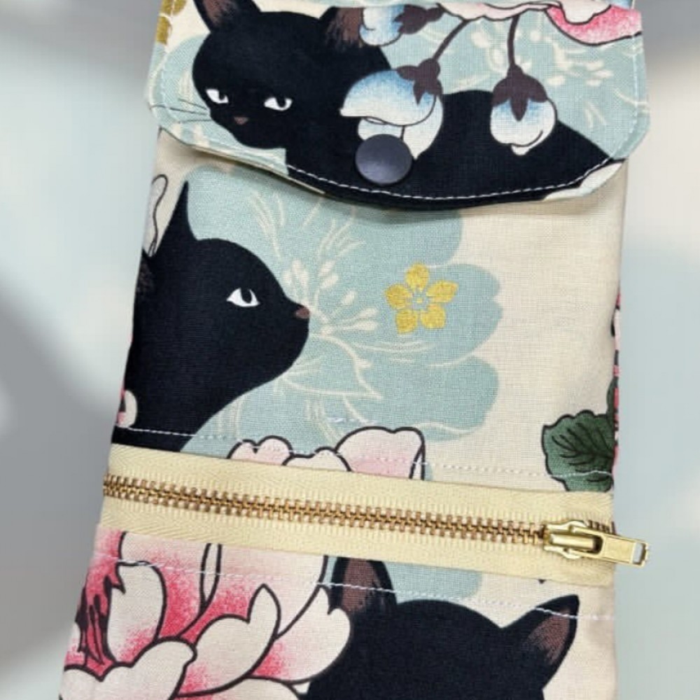 黑貓米色底Travel bag 可放電話 passport 紙幣 散銀