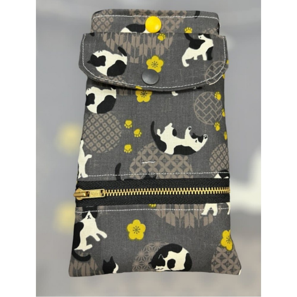 牛奶貓 Travel bag 可放電話 passport 紙幣 散銀