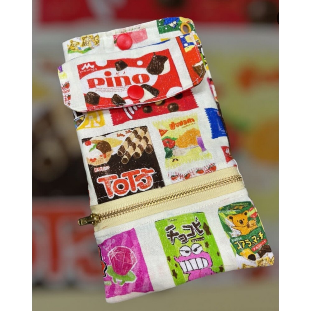 日本零食 Travel bag 可放電話 passport 紙幣 散銀