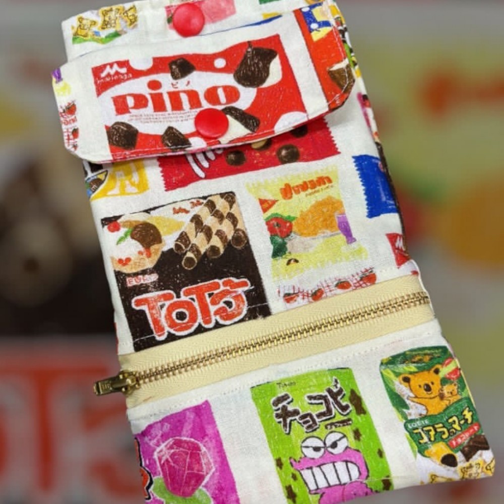 日本零食 Travel bag 可放電話 passport 紙幣 散銀