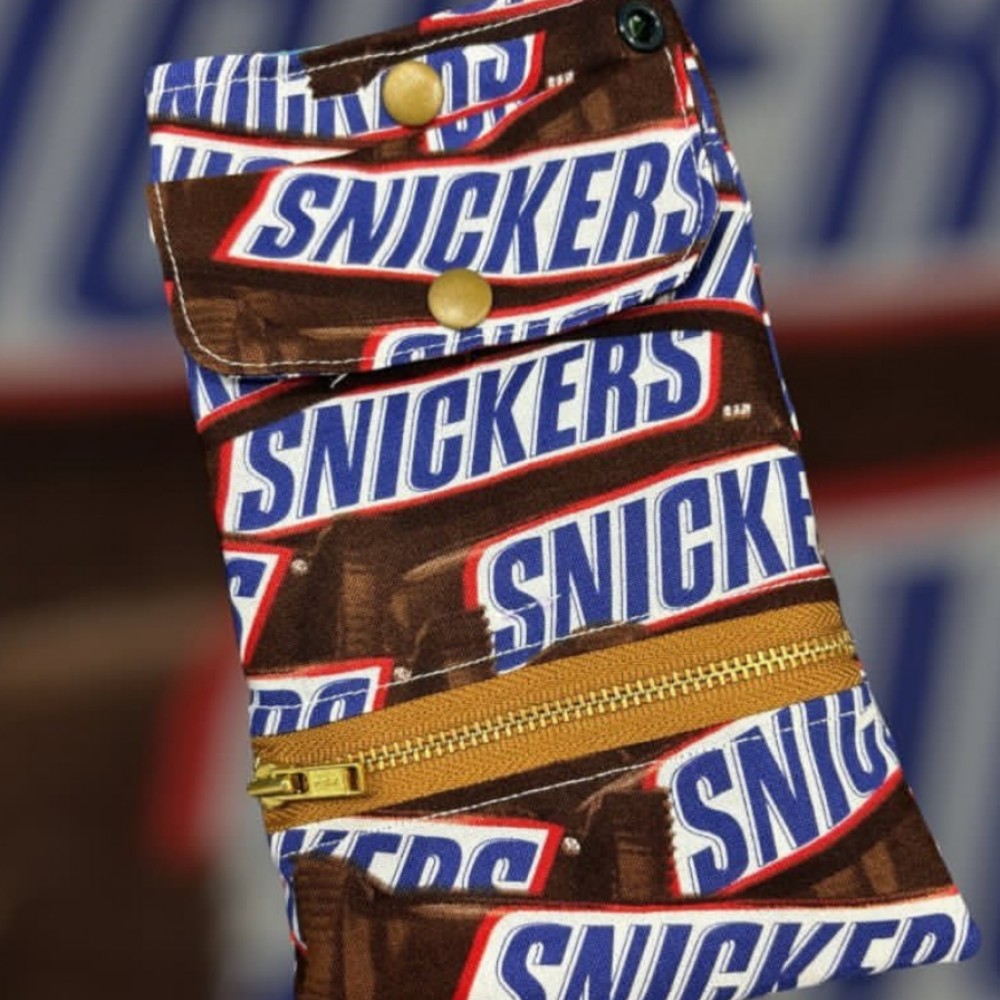 snickers Travel bag 可放電話 passport 紙幣 散銀