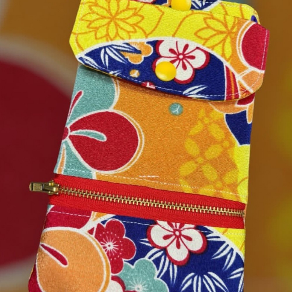 日本花 Travel bag 可放電話 passport 紙幣 散銀