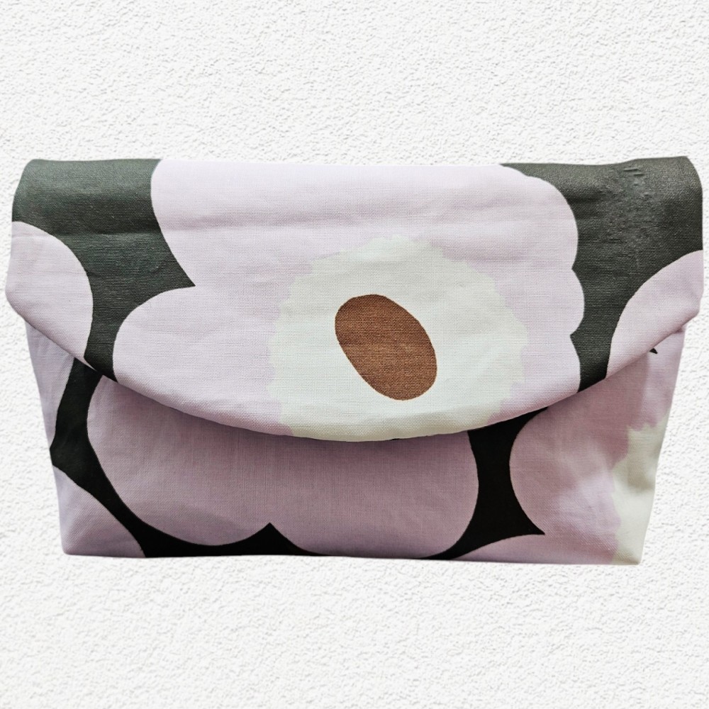 Marimekko 黑底粉紫花利是袋 雜物袋