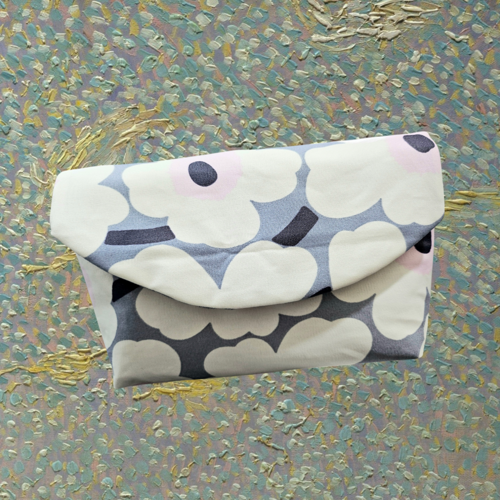 Marimekko 粉藍白花防水利是袋 雜物袋