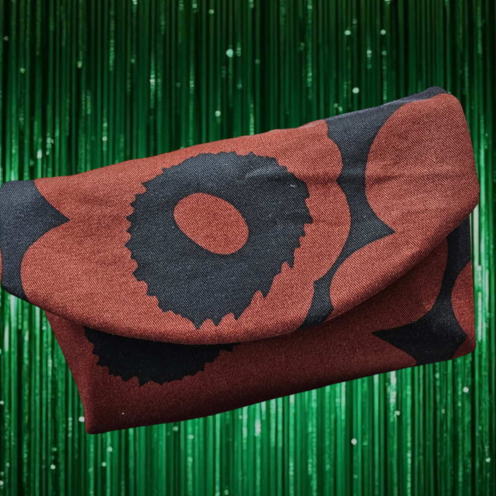 Marimekko 黑底紅花利是袋 雜物袋