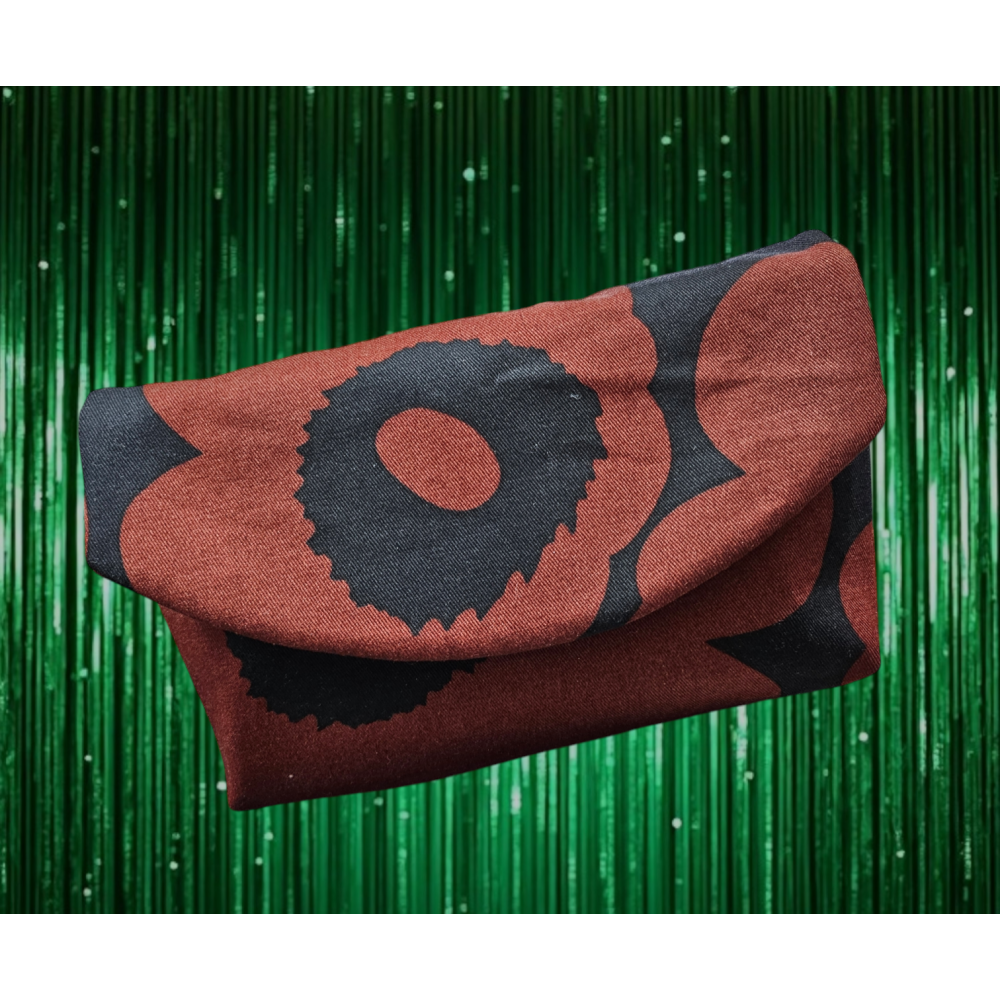 Marimekko 黑底紅花利是袋 雜物袋